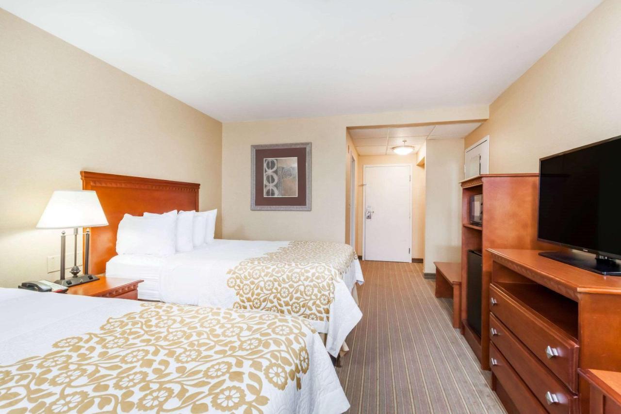 Days Inn By Wyndham Windsor Locks / Bradley Intl Airport Exterior photo