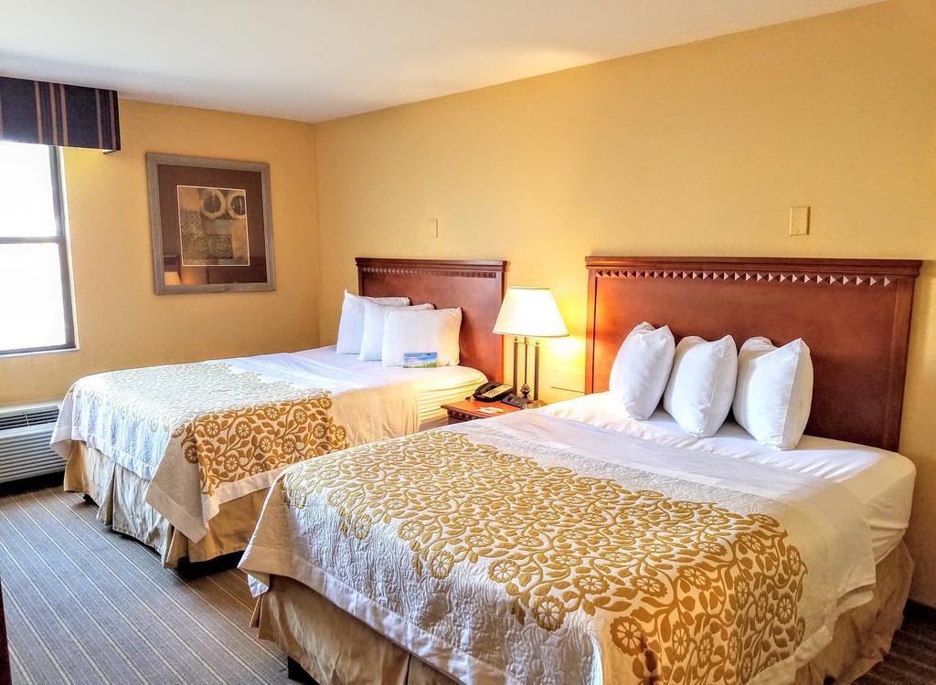 Days Inn By Wyndham Windsor Locks / Bradley Intl Airport Exterior photo