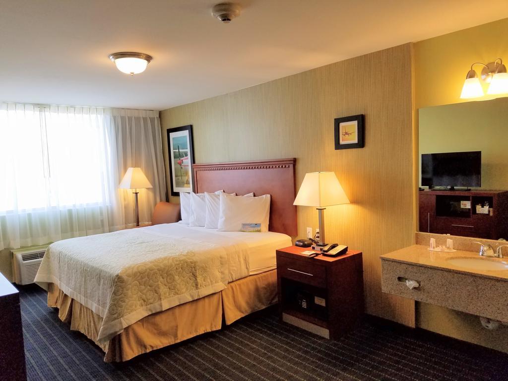 Days Inn By Wyndham Windsor Locks / Bradley Intl Airport Exterior photo