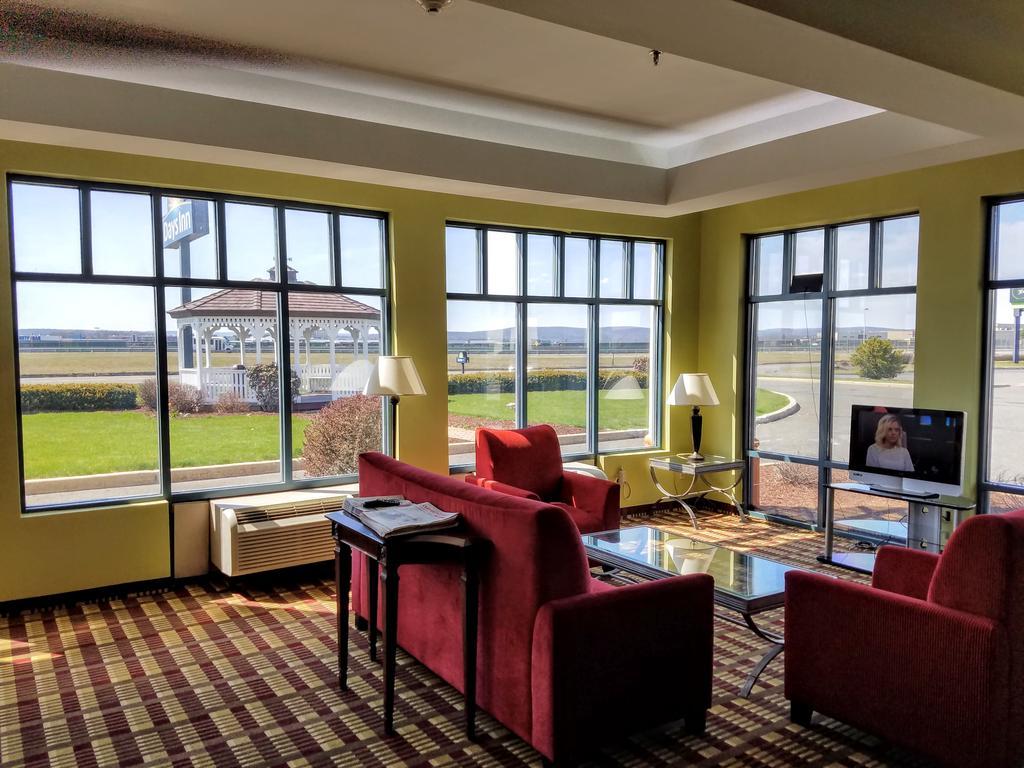 Days Inn By Wyndham Windsor Locks / Bradley Intl Airport Exterior photo