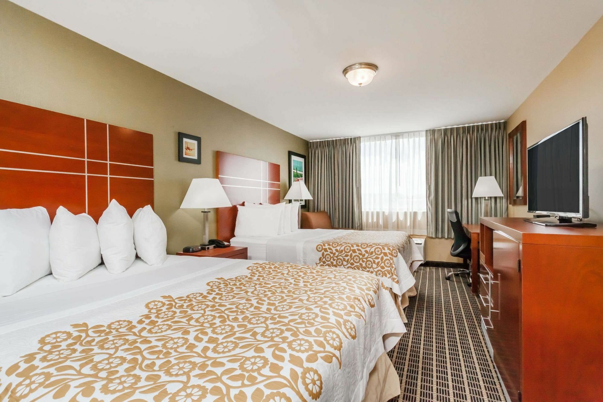 Days Inn By Wyndham Windsor Locks / Bradley Intl Airport Exterior photo