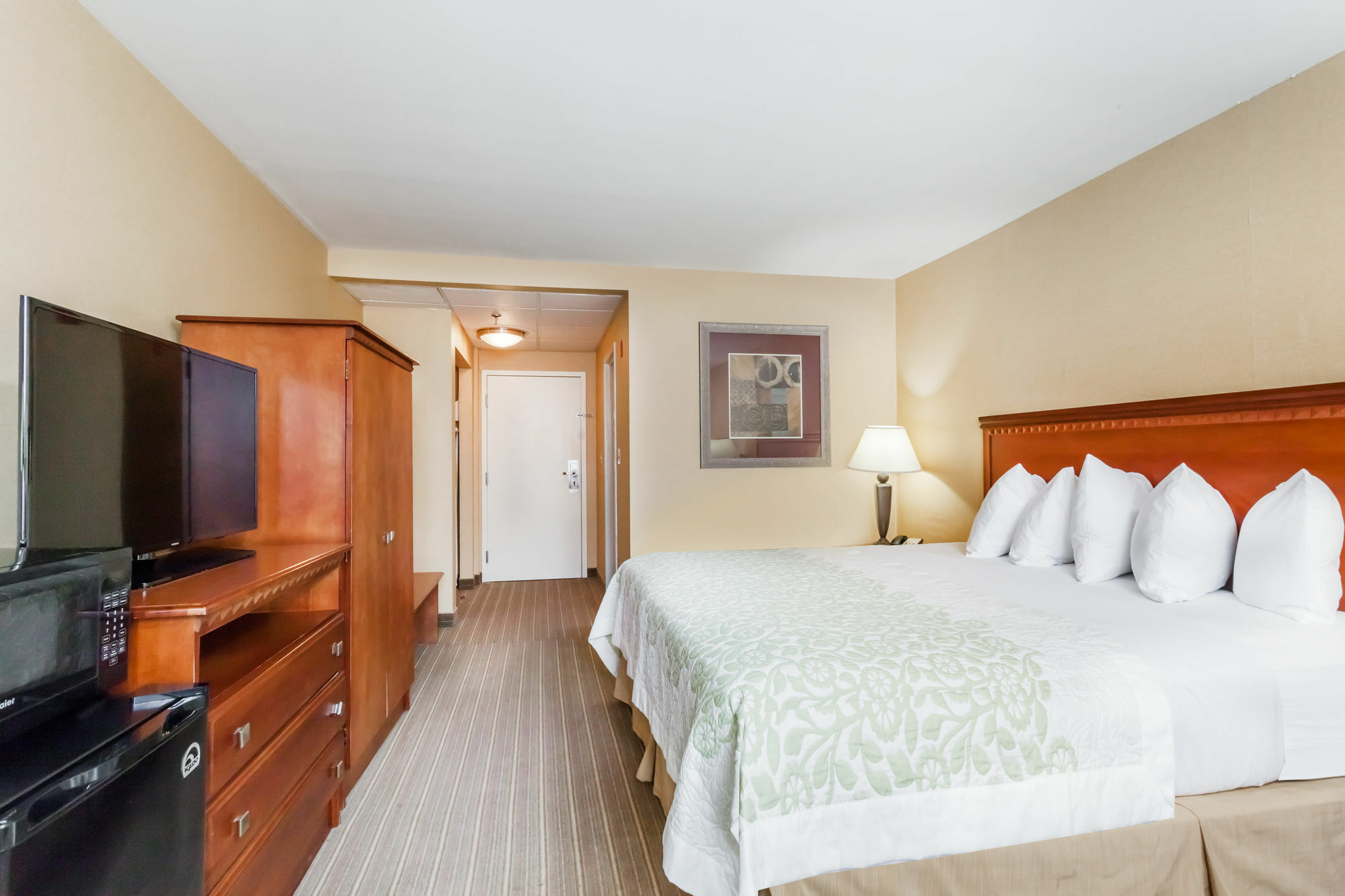 Days Inn By Wyndham Windsor Locks / Bradley Intl Airport Exterior photo