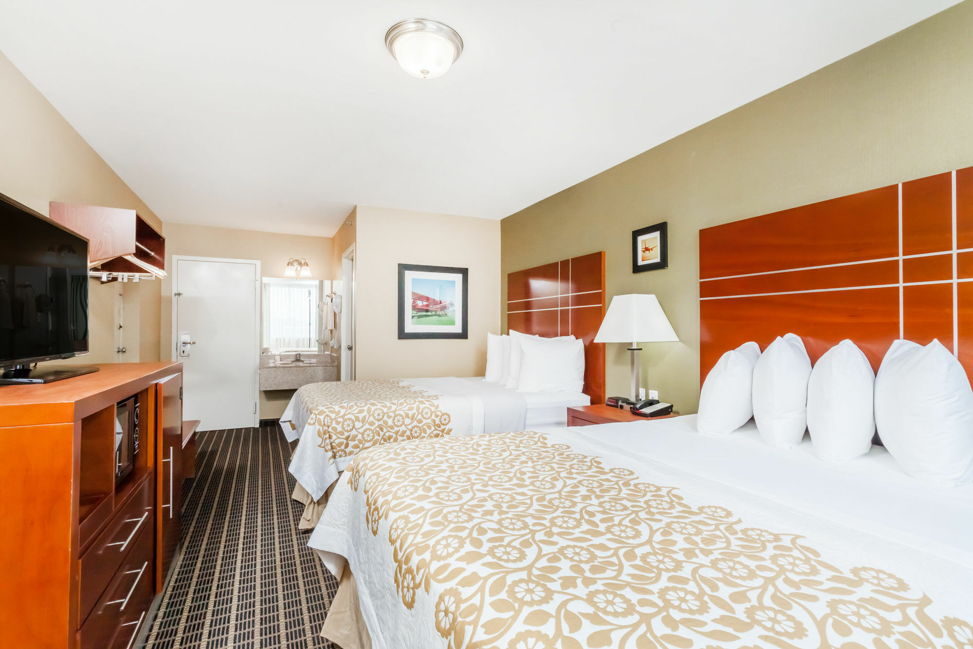 Days Inn By Wyndham Windsor Locks / Bradley Intl Airport Exterior photo